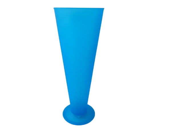 Color, estilo y sostenibilidad en una sola copa! Disfruta tus bebidas favoritas con esta Copa Shot Malteada Multiusos Reutilizable, ideal para malteadas, jugos, cocteles, shots o helados. Fabricada en plástico resistente y ecológico, es perfecta para eventos, fiestas o uso diario sin generar residuos. Disponible en vibrantes colores neón como azul, rosa, verde y amarillo, que le dan un toque divertido a cualquier ocasión.